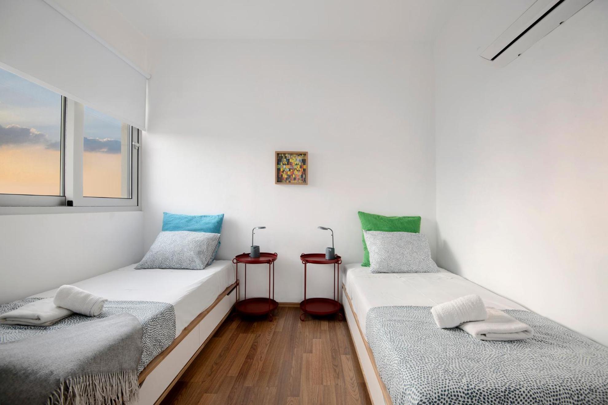 Amazing Two Bedroom Apartment Larnaca Exterior photo