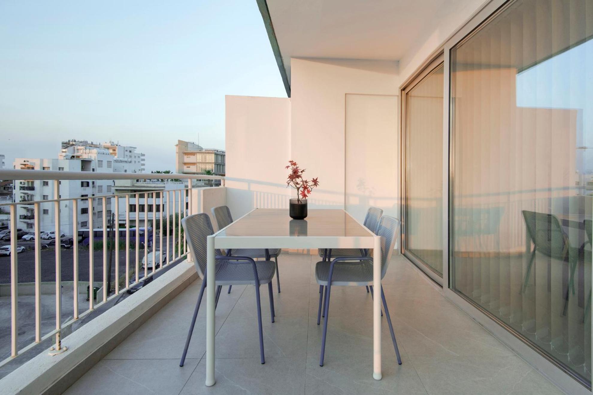 Amazing Two Bedroom Apartment Larnaca Exterior photo